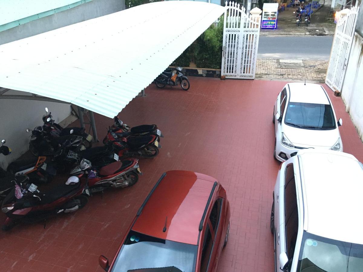 Hotel Khach San Son Ha Kon Tum Exterior foto