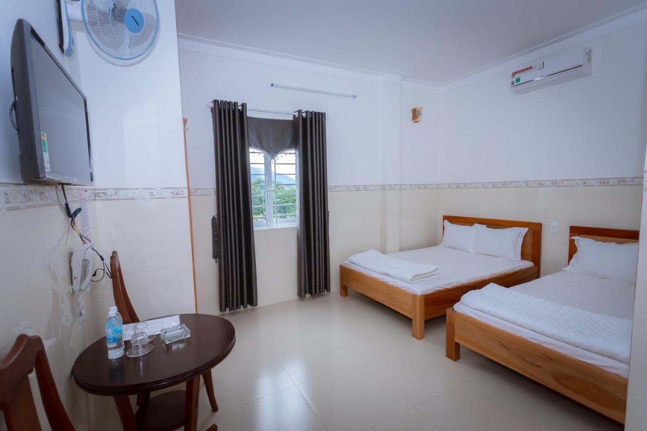 Hotel Khach San Son Ha Kon Tum Exterior foto