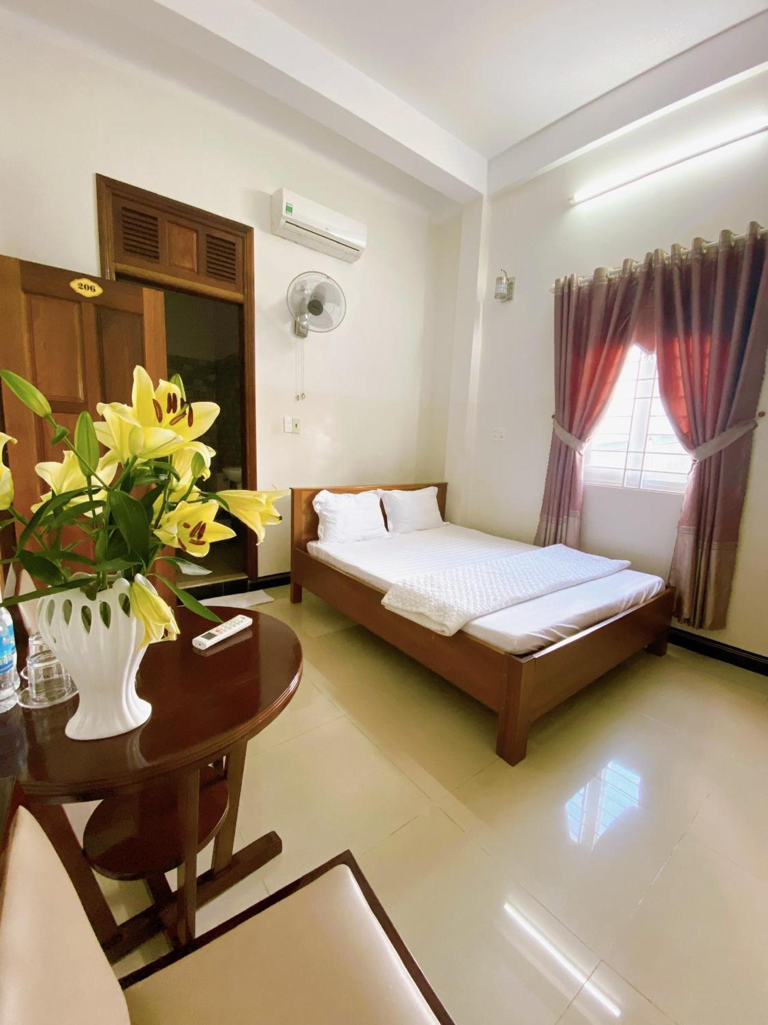 Hotel Khach San Son Ha Kon Tum Exterior foto