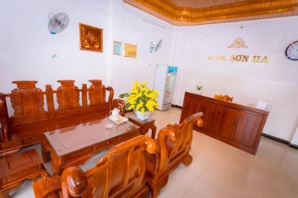 Hotel Khach San Son Ha Kon Tum Exterior foto