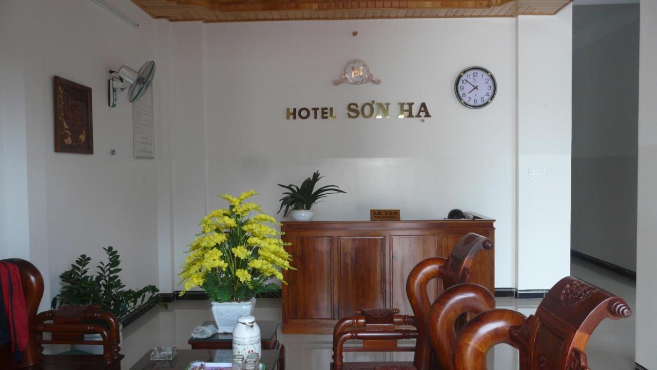 Hotel Khach San Son Ha Kon Tum Exterior foto